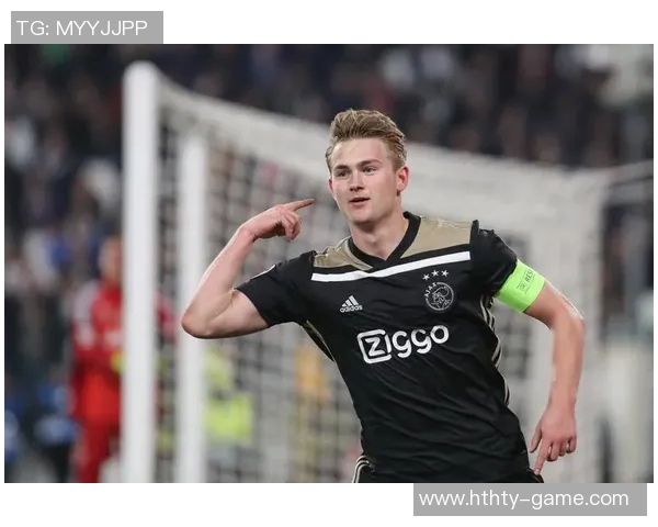 德里赫特谈曼联本赛季目标力争重返欧冠展现球队进步与提升潜力